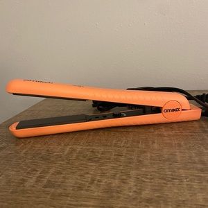 Amike 1.25" Ceramic Flat Iron/Straightener - BRAND NEW
